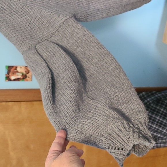 HOST PICK!! Crop Sweater - Picture 2 of 8